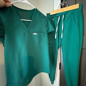 Figs Hunter Green Scrub Set